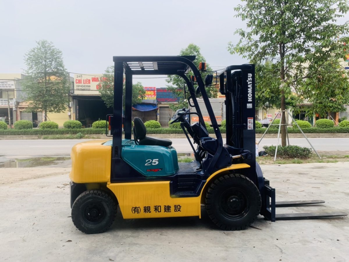 Xe nâng dầu KOMATSU FD20C-12 Nhật Bãi