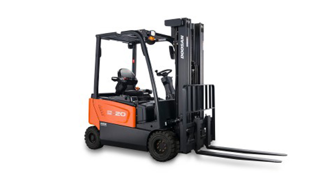 Xe nâng điện Doosan 1T (4 bánh)